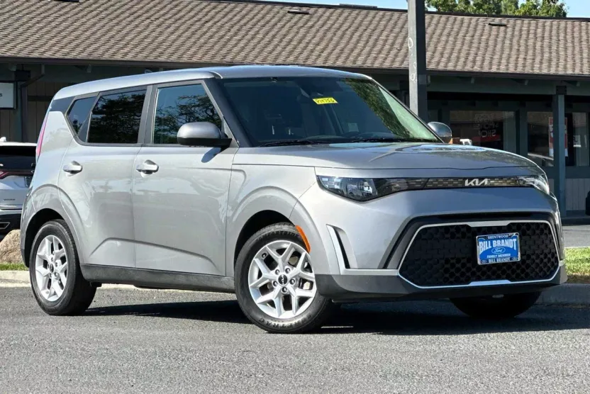 2023 Kia Soul LX photo 1