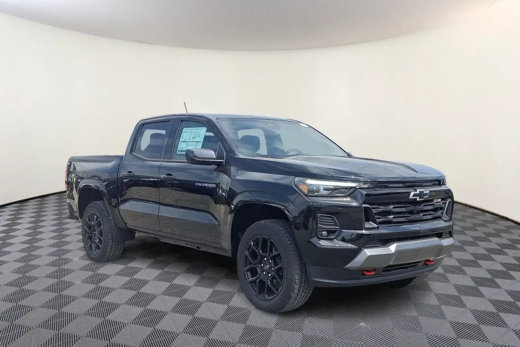 2025 Chevrolet Colorado Z71 photo 1