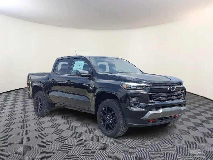 2025 Chevrolet Colorado Z71 photo 1