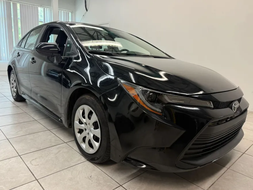 2024 Toyota Corolla LE photo 1