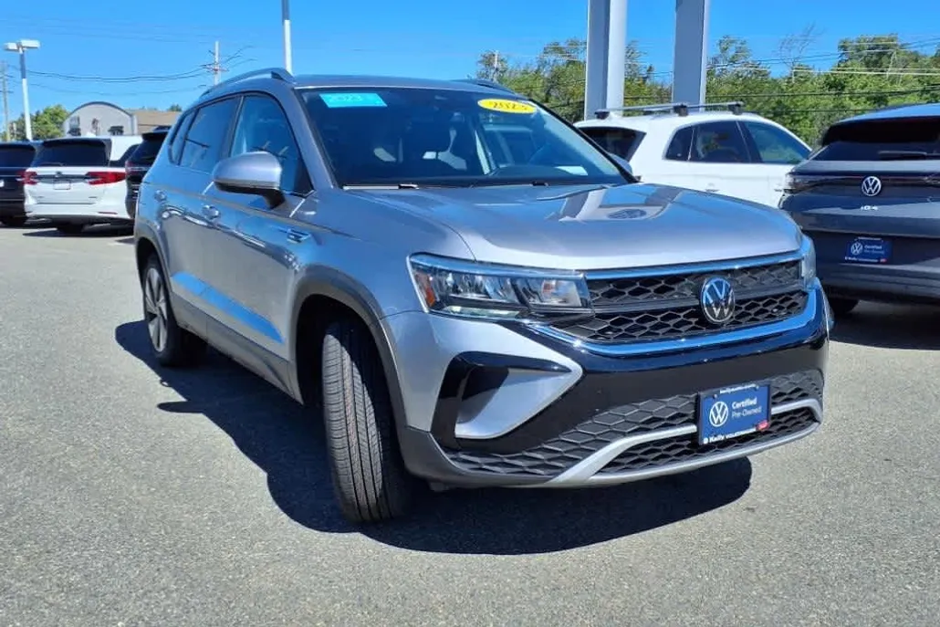 2023 Volkswagen Taos SE photo 1