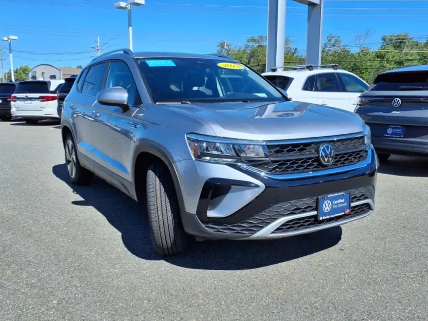 2023 Volkswagen Taos SE photo 1