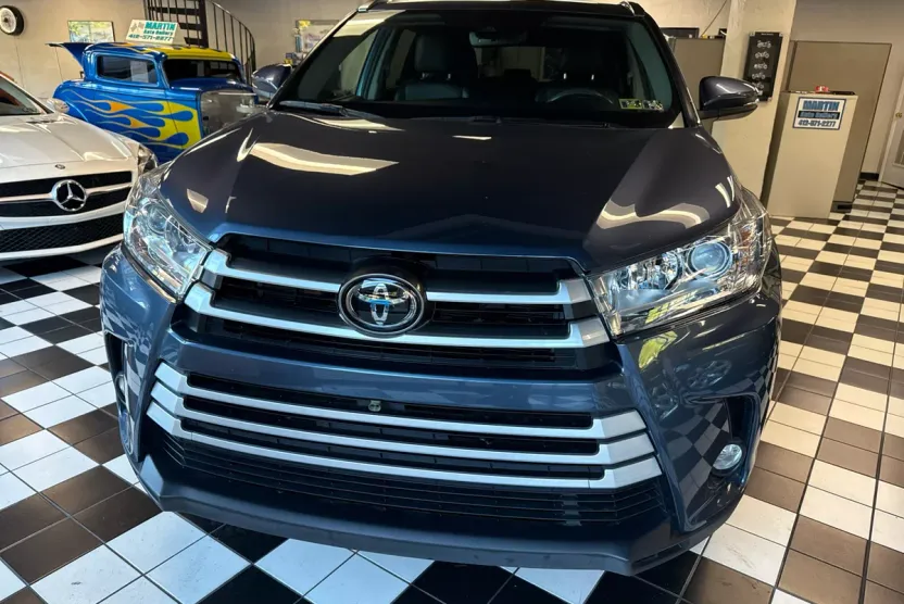 2019 Toyota Highlander XLE photo 1
