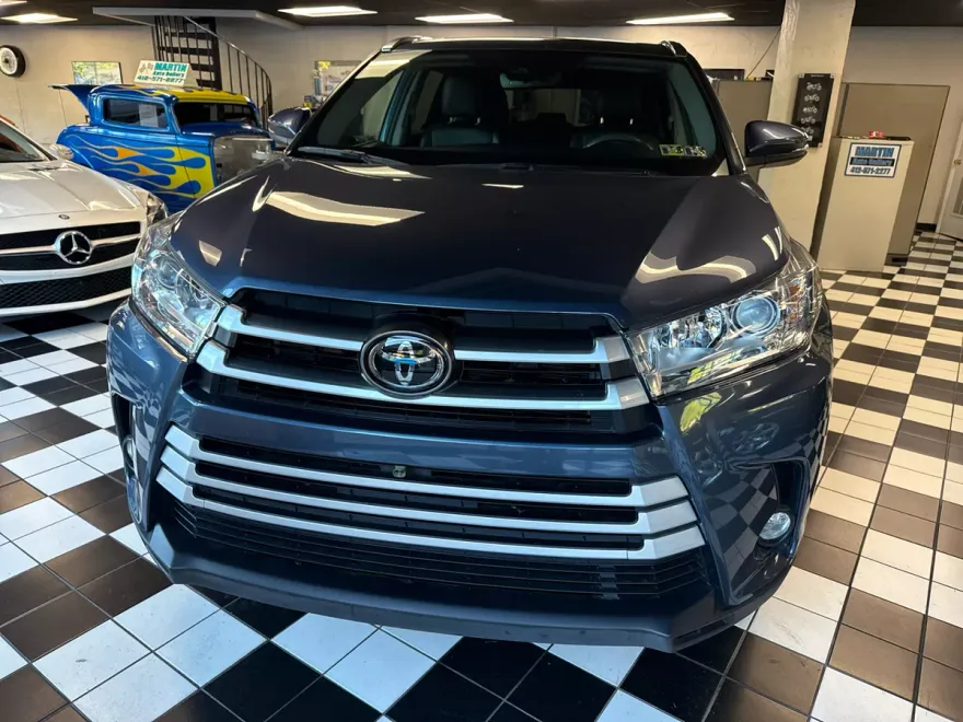 2019 Toyota Highlander XLE photo 1