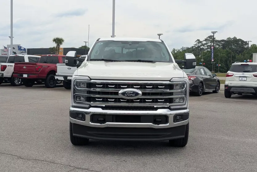 2025 Ford F-350 Lariat photo 1