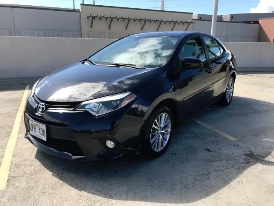 2014 Toyota Corolla LE photo 1