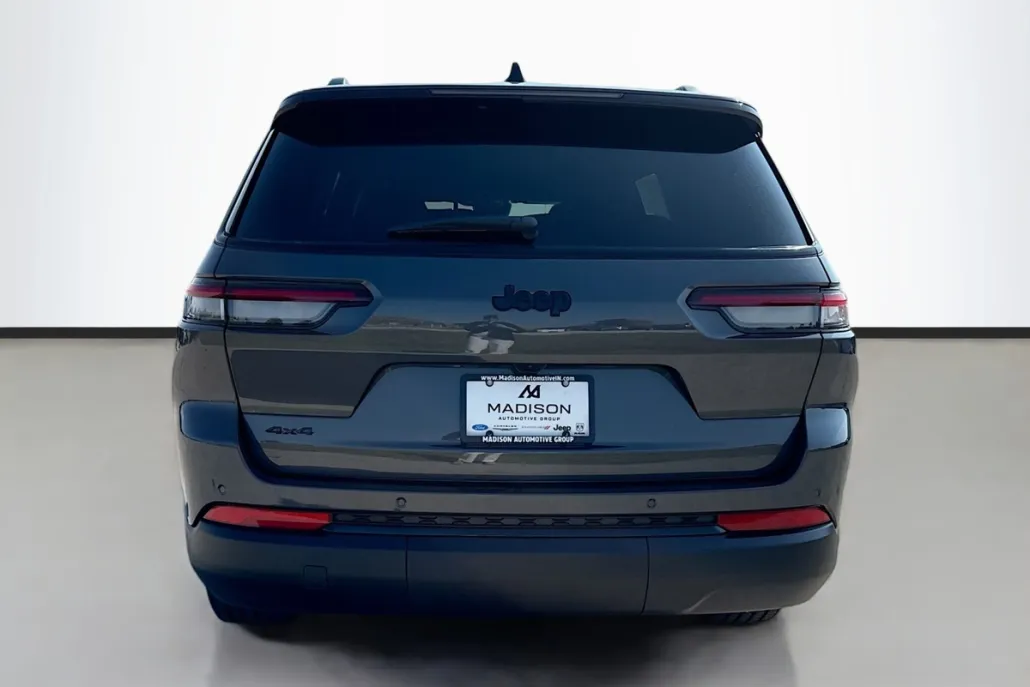 2025 Jeep Grand Cherokee Altitude photo 1