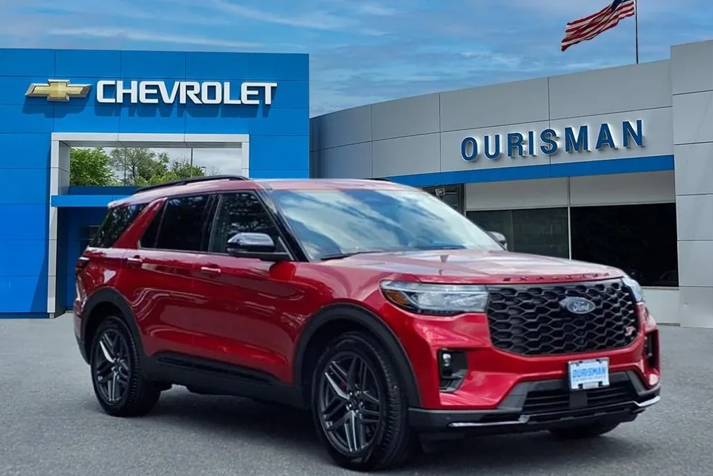 2025 Ford Explorer ST photo 1