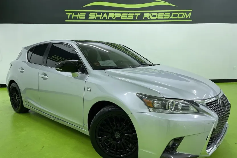 2016 Lexus CT 200h photo 1