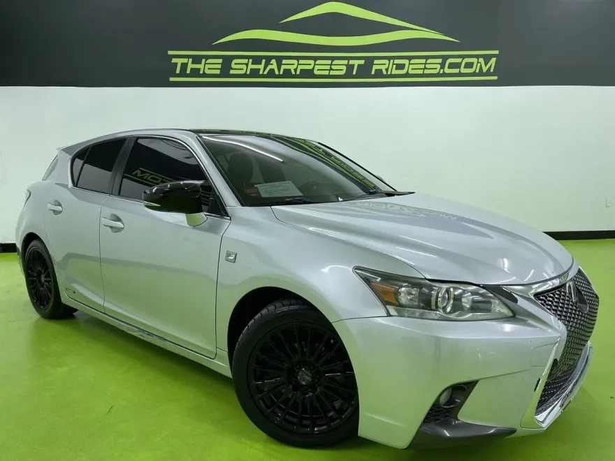2016 Lexus CT 200h photo 1