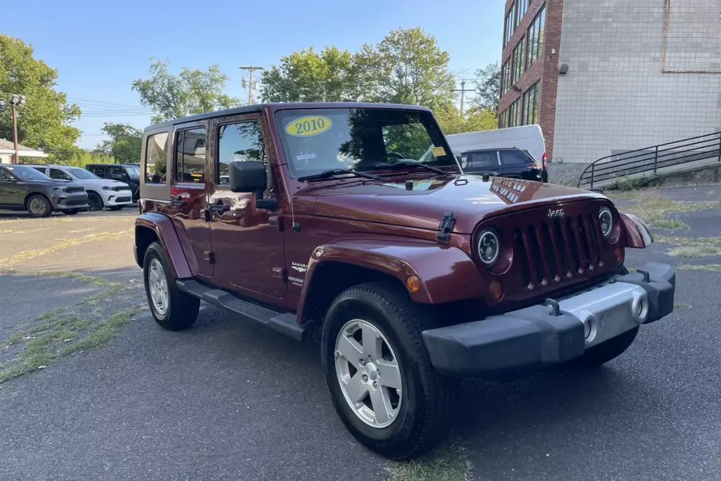 2010 Jeep Wrangler Unlimited Sahara photo 1