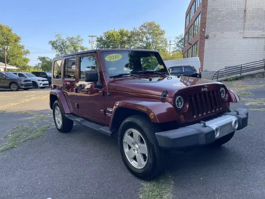 2010 Jeep Wrangler Unlimited Sahara photo 1