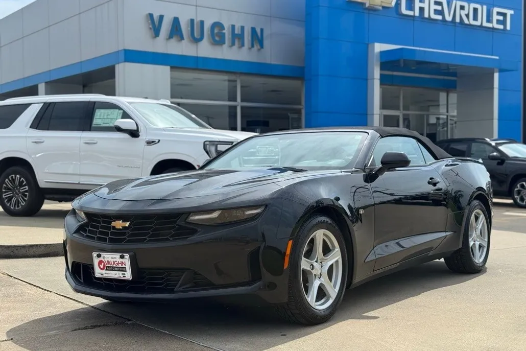 2023 Chevrolet Camaro 1LT photo 1