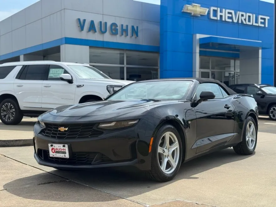 2023 Chevrolet Camaro 1LT photo 1