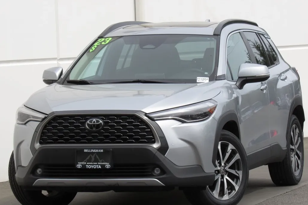 2023 Toyota Corolla Cross XLE photo 1