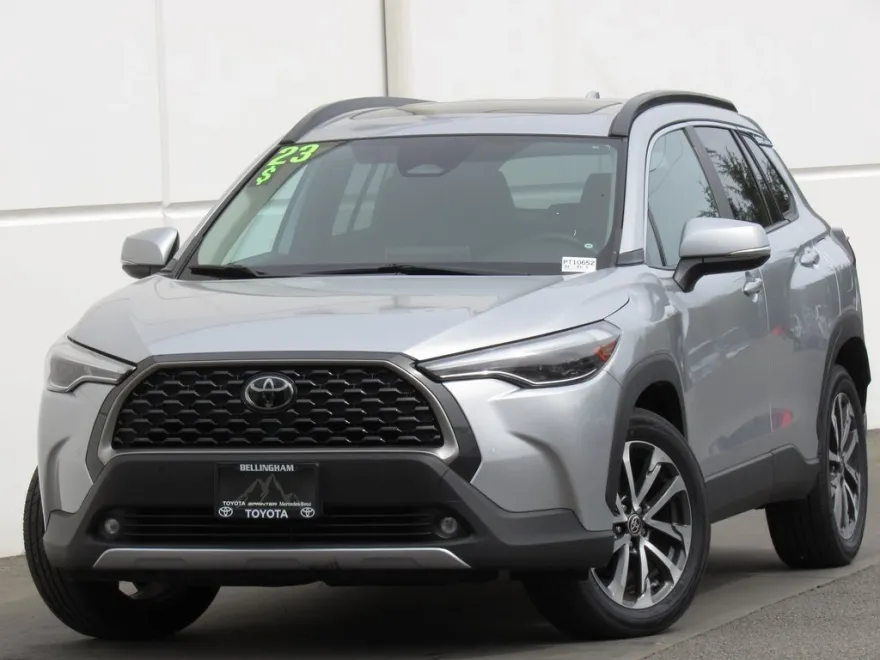 2023 Toyota Corolla Cross XLE photo 1