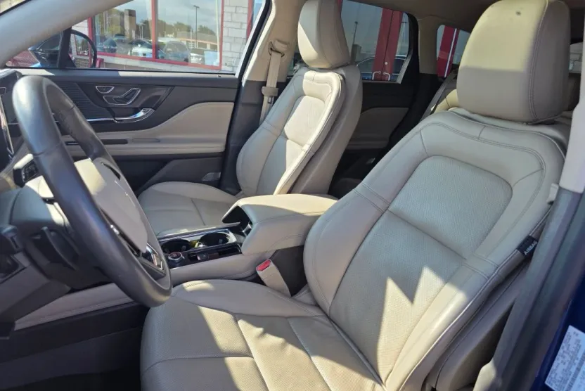 2021 Lincoln Corsair Standard photo 1