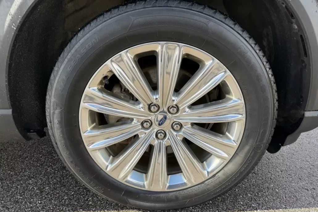 2020 Ford Explorer Limited photo 1