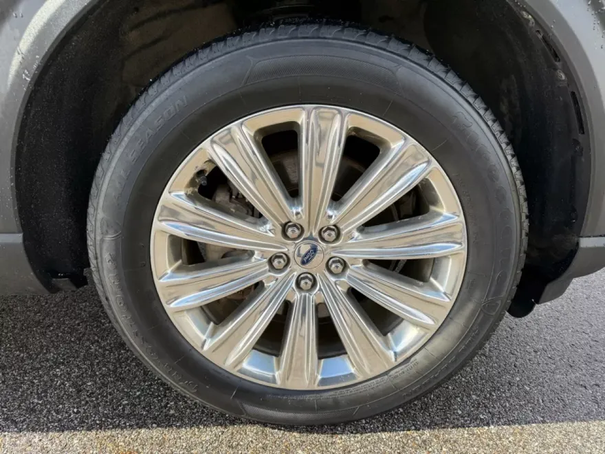 2020 Ford Explorer Limited photo 1