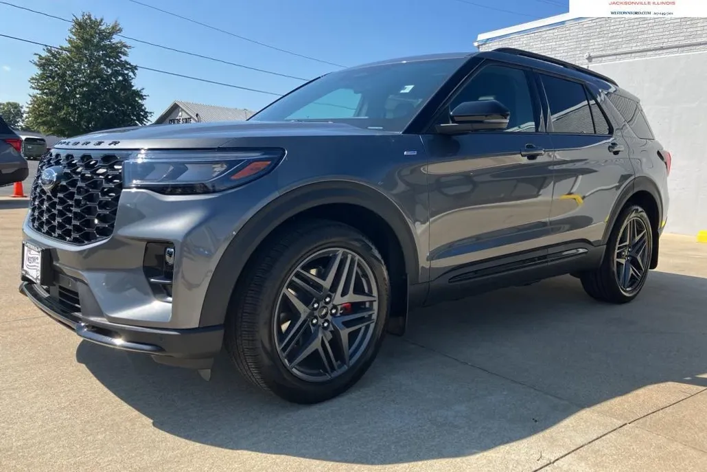 2025 Ford Explorer ST-Line photo 1