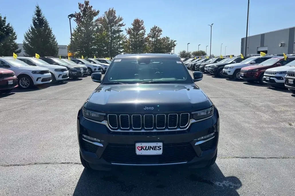 2024 Jeep Cherokee Base 4xe photo 1