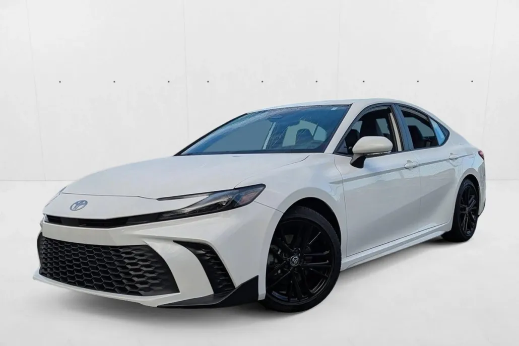 2025 Toyota Camry SE photo 1