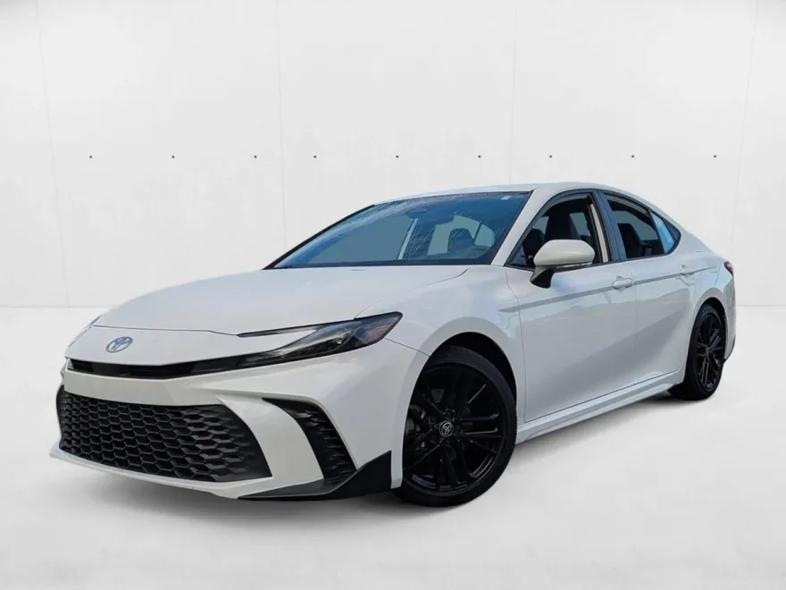 2025 Toyota Camry SE photo 1