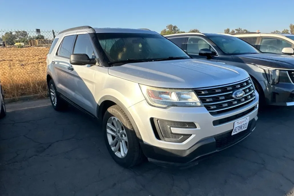 2017 Ford Explorer Base photo 1