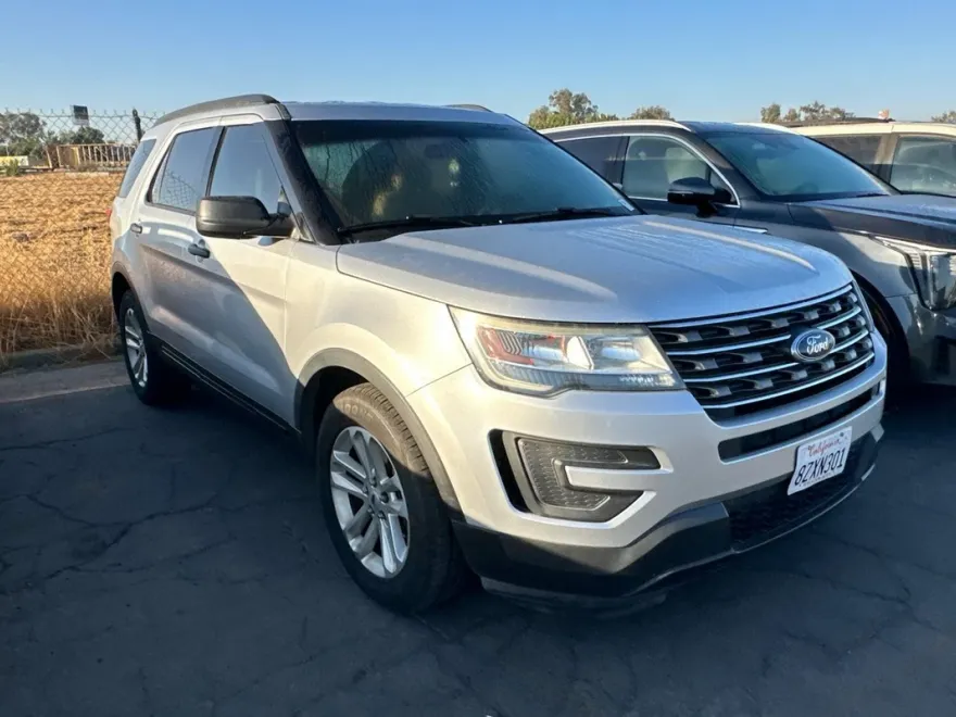 2017 Ford Explorer Base photo 1