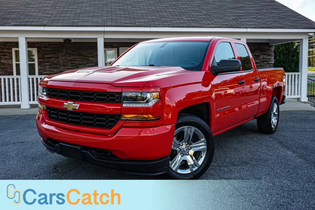 2017 Chevrolet Silverado 1500 Custom photo 1