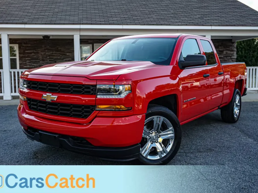 2017 Chevrolet Silverado 1500 Custom photo 1