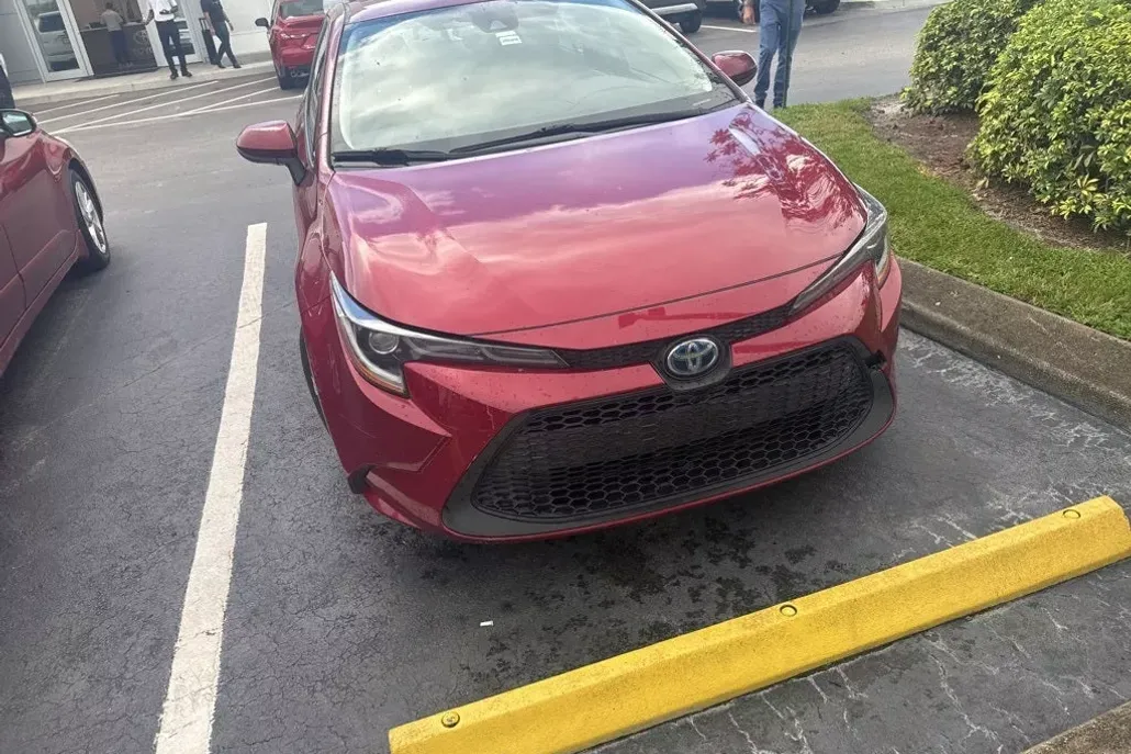 2022 Toyota Corolla Hybrid LE photo 1