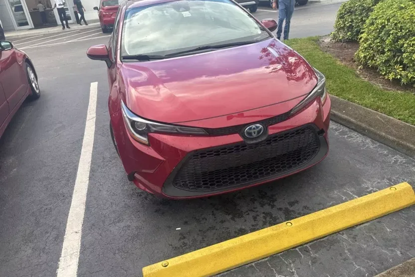 2022 Toyota Corolla Hybrid LE photo 1