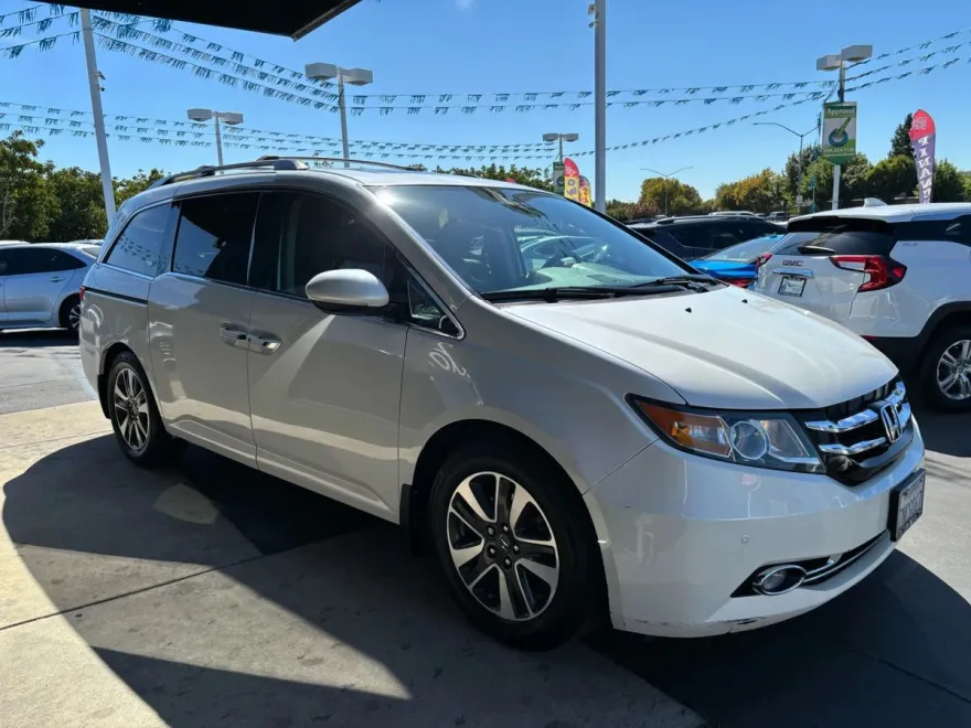 2015 Honda Odyssey Touring Elite photo 1