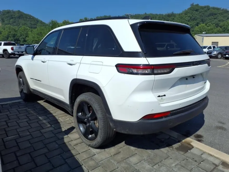 2023 Jeep Grand Cherokee Limited photo 1