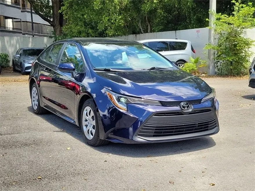 2023 Toyota Corolla LE photo 1