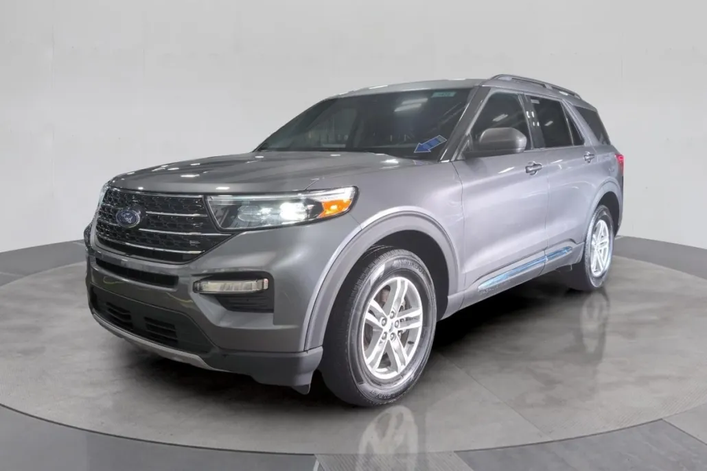 2023 Ford Explorer XLT photo 1