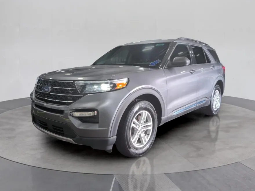 2023 Ford Explorer XLT photo 1