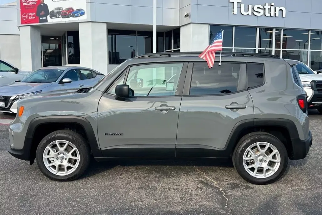 2022 Jeep Renegade Latitude photo 1