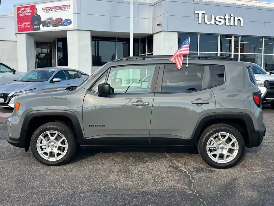 2022 Jeep Renegade Latitude photo 1