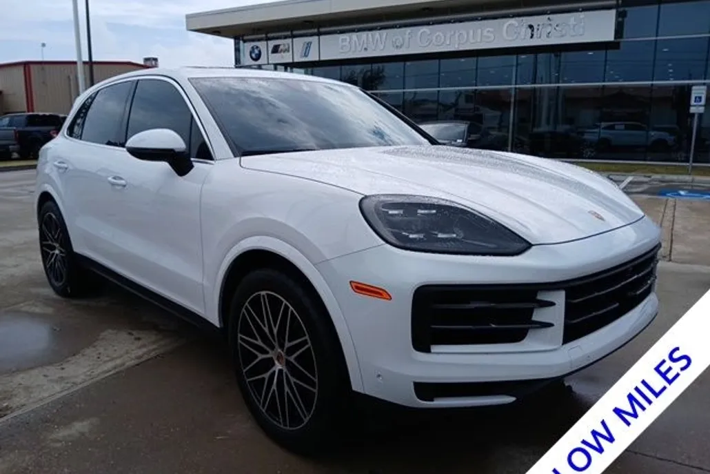2025 Porsche Cayenne Base photo 1