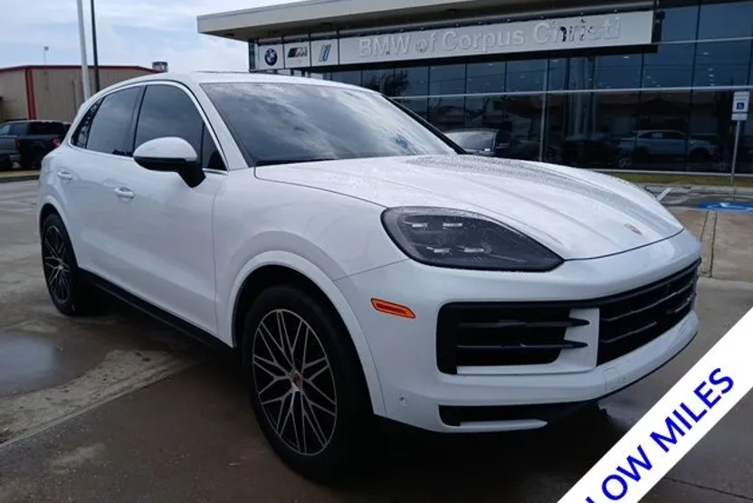 2025 Porsche Cayenne Base photo 1
