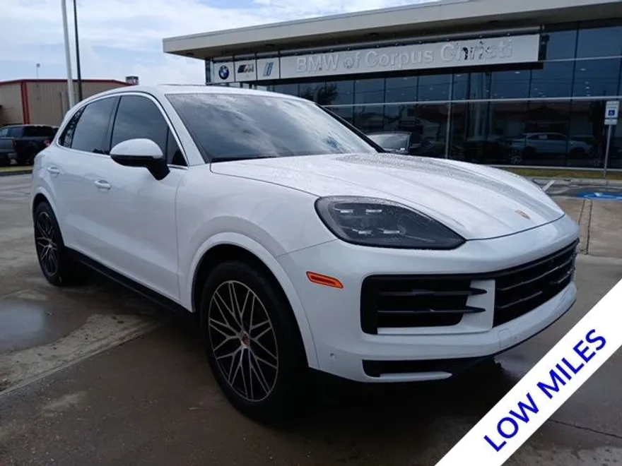 2025 Porsche Cayenne Base photo 1