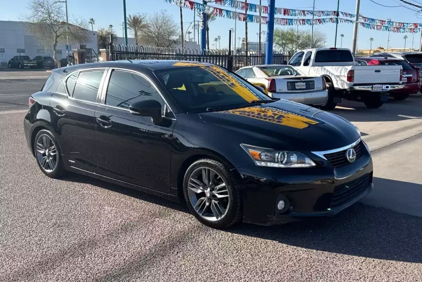 2013 Lexus CT 200h photo 1