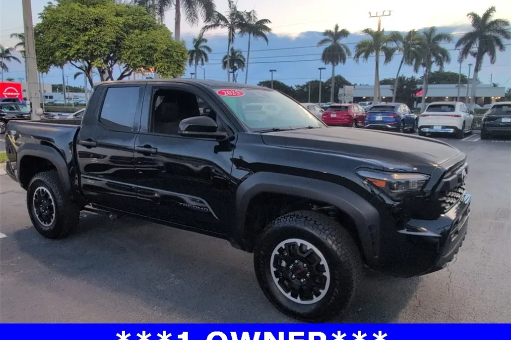 2025 Toyota Tacoma SR5 photo 1