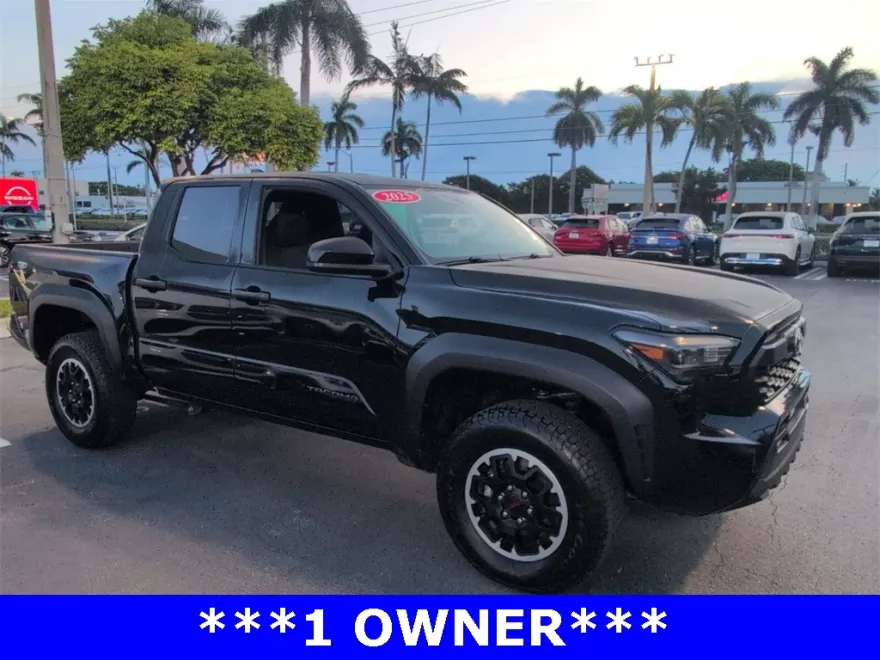 2025 Toyota Tacoma SR5 photo 1