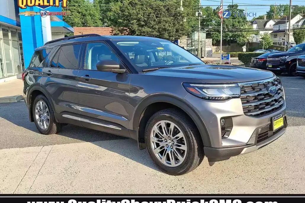 2025 Ford Explorer photo 1