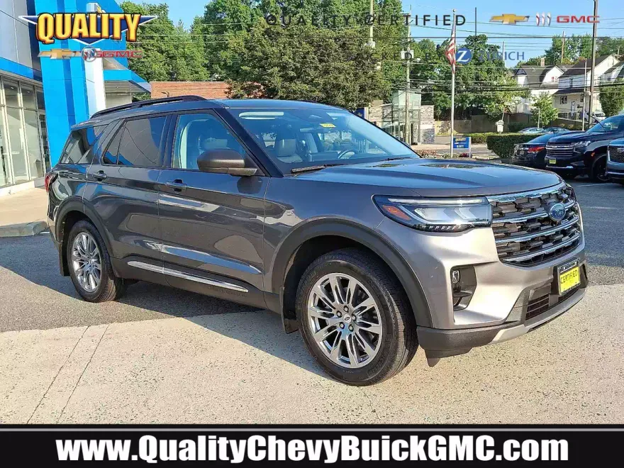 2025 Ford Explorer photo 1