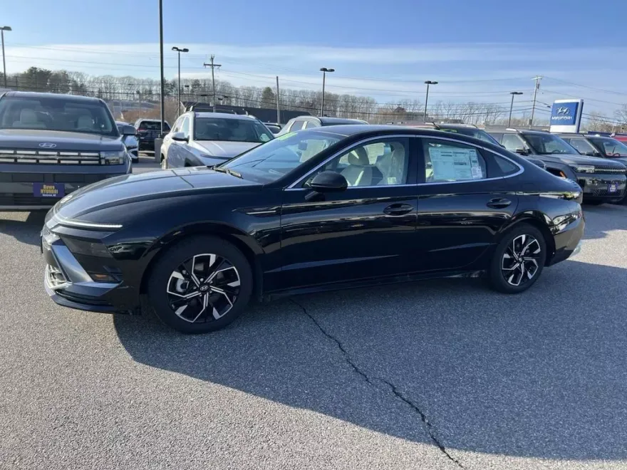 2024 Hyundai Sonata SEL photo 1