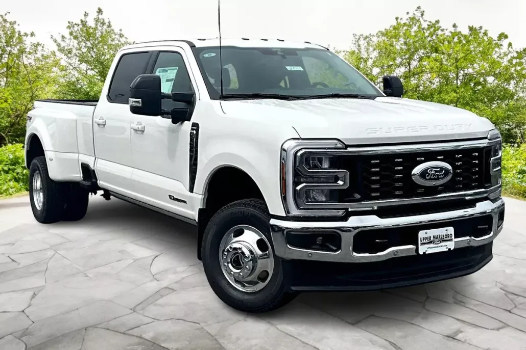 2025 Ford F-350 Lariat photo 1